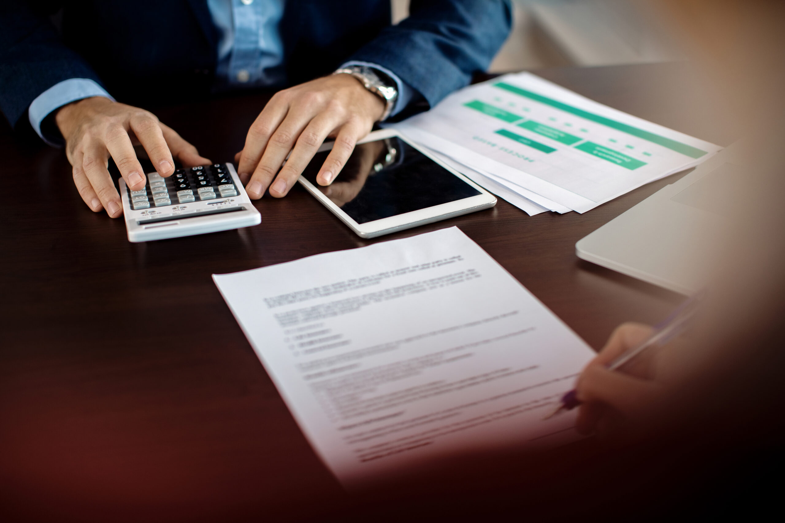 Loan officer reviewing mortgage payment options with a Dallas home buyer